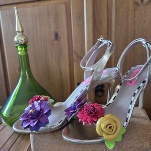 Betsey Johnson Pink Fluer Gold Multi Shoe Label